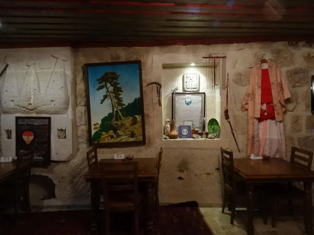 Emit Sakura Cave Hotel