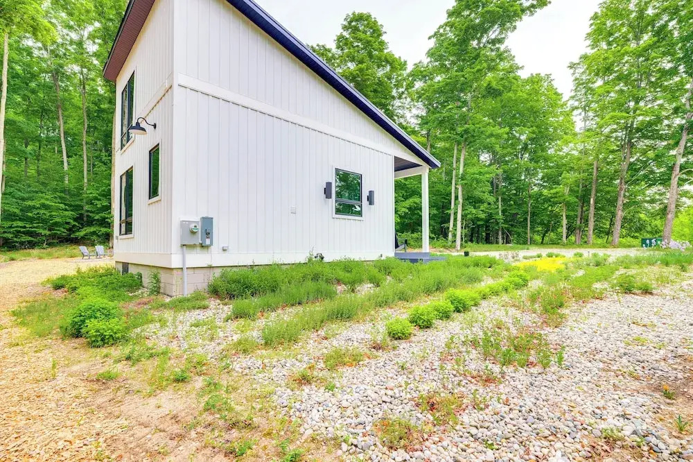 Modern Bellaire Cabin < 5 Mi to Lake & Slopes!