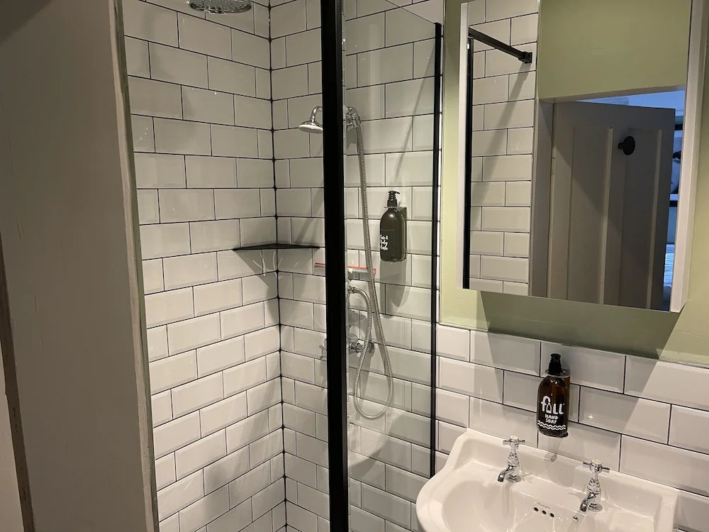 Impeccable 4-bed Apartment in Bath