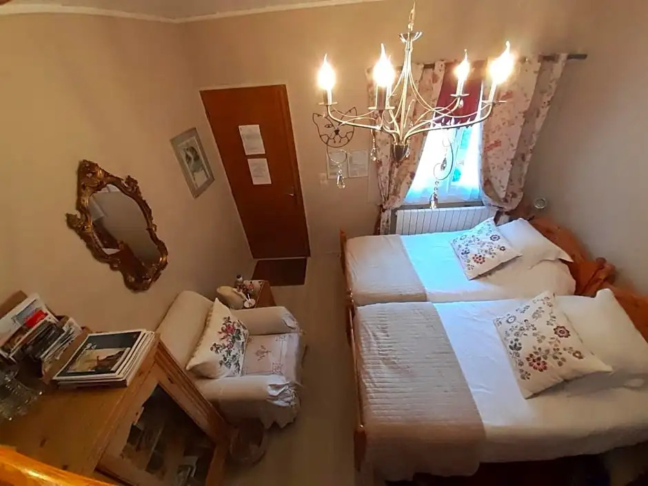 2 Bedroom Stunning Home In Roisel