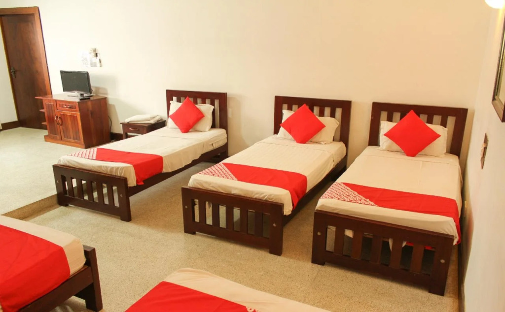 OYO 106 Hotel 12
