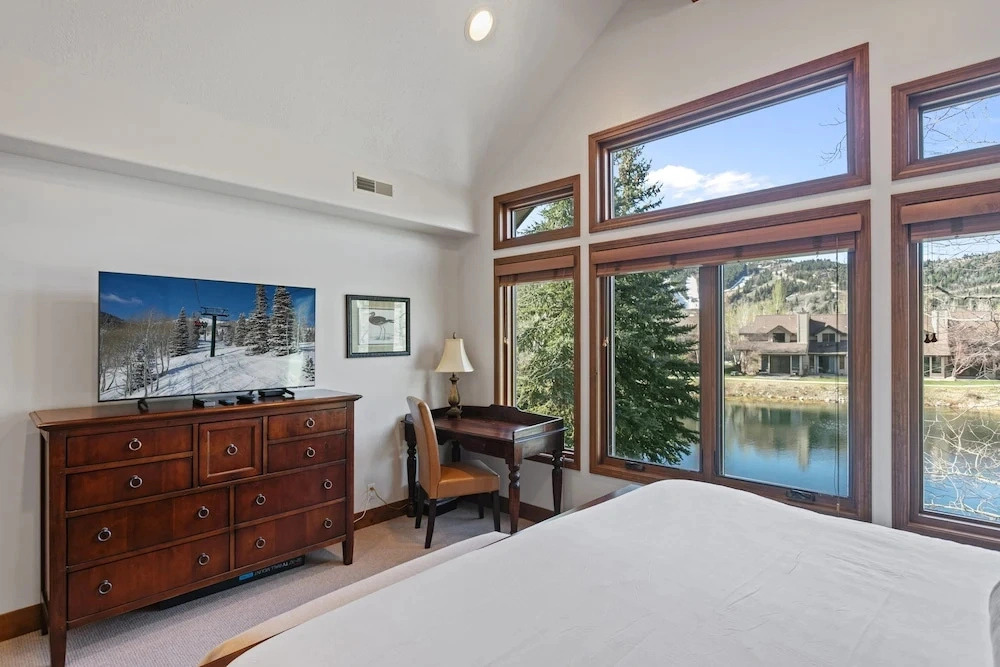 Deer Valley Townhome Walkable Location + Hot Tub 3 Bedroom Condo
