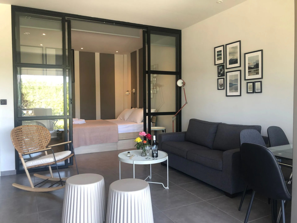 Hanioti Suites