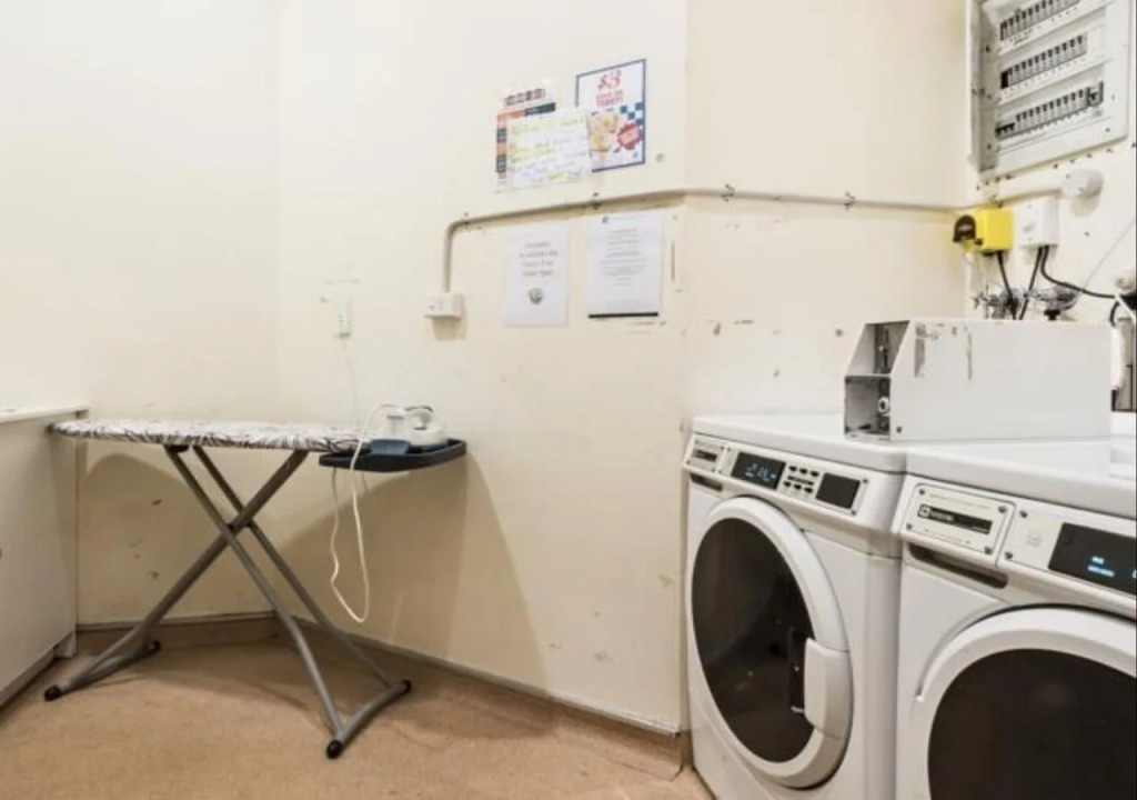 The Cambridge Hotel & Backpackers