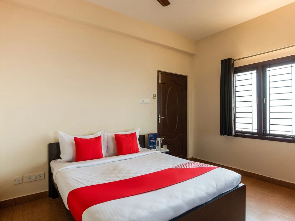 OYO 39342 Beehive Inn