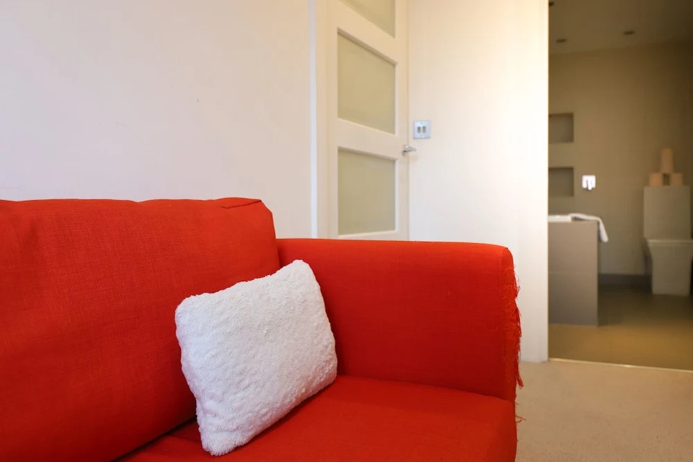 Stylish Loft-style Apartment Close to Overground