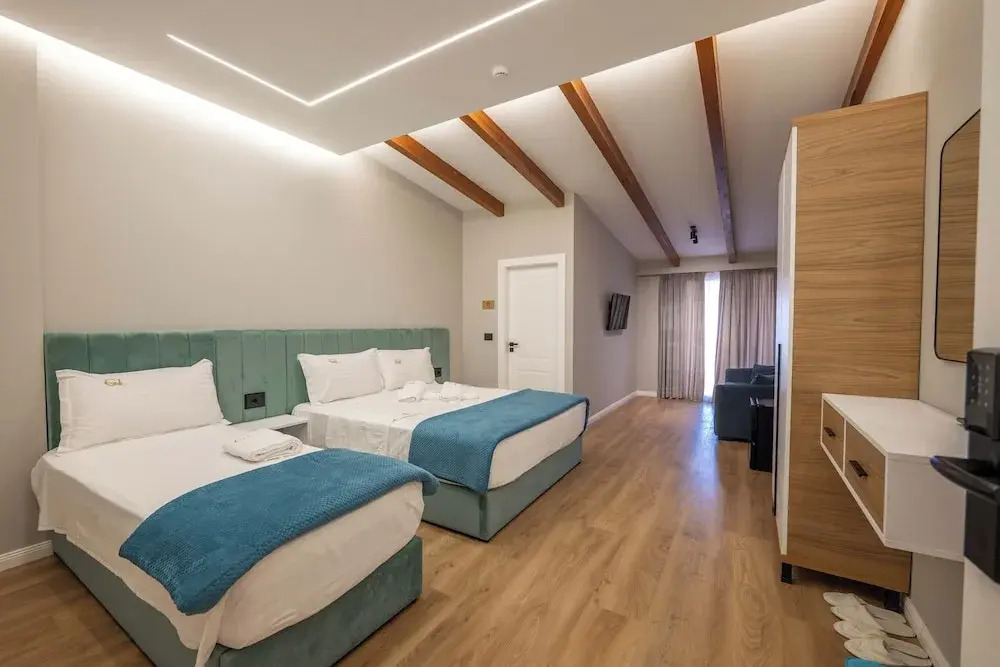 Golemi Lux