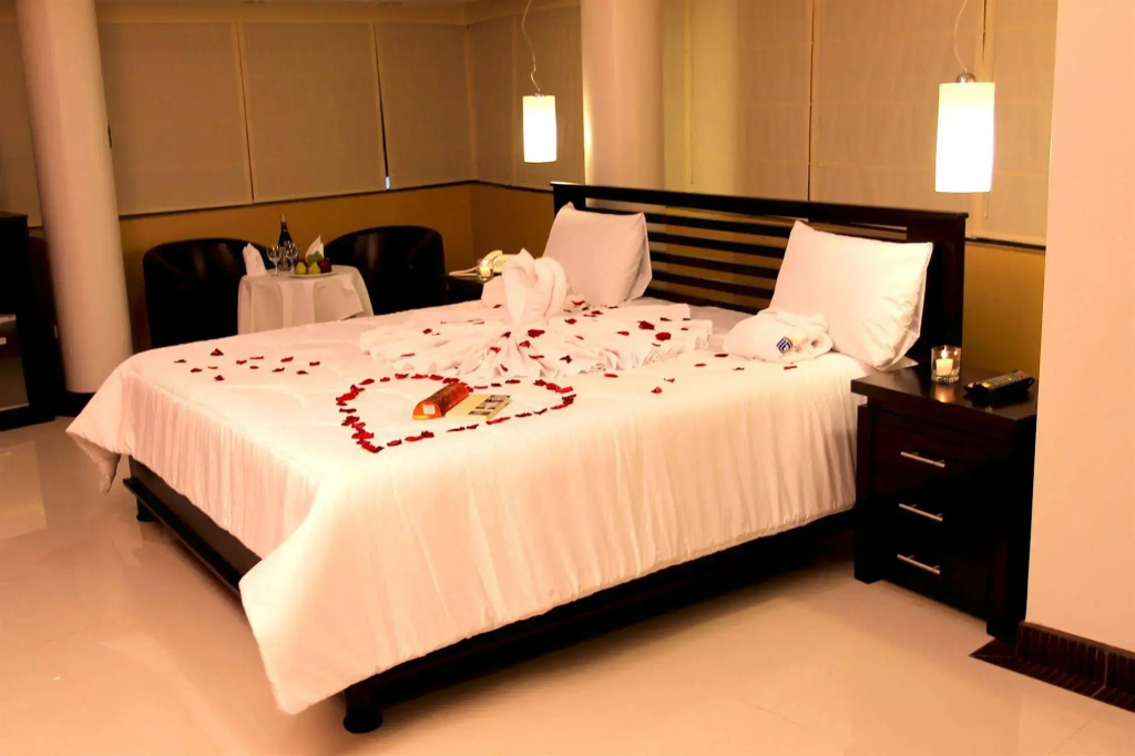 Laurents Deluxe Hotel