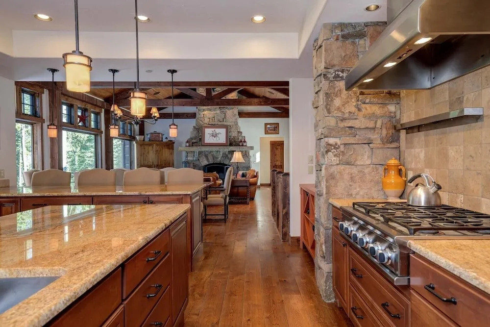 20 Peaks View 4 Bedroom Home by Moonlight Basin Lodging