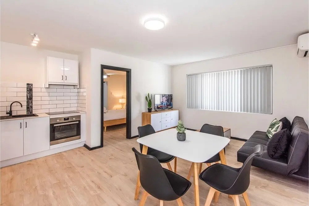 Comfortable Living Space Close to Foreshore & Cbd