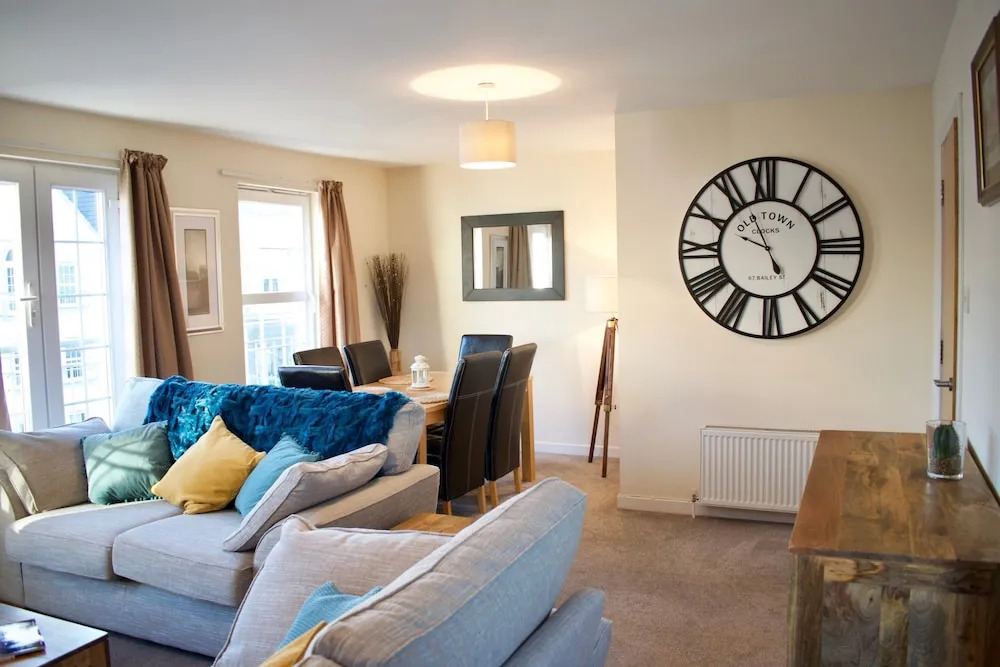 Traditional 2 Bedroom Edinburgh Apartment