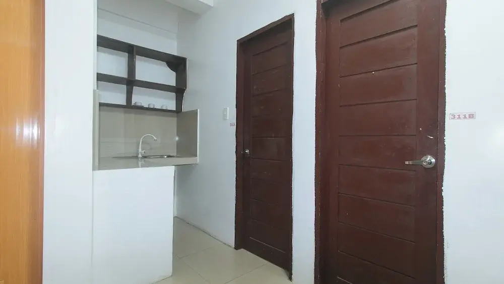 RedDoorz at Najar Residences near NAIA Terminal
