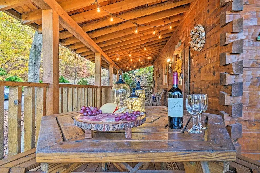 Smokies Cabin w/ Hot Tub! Group Adventure Base