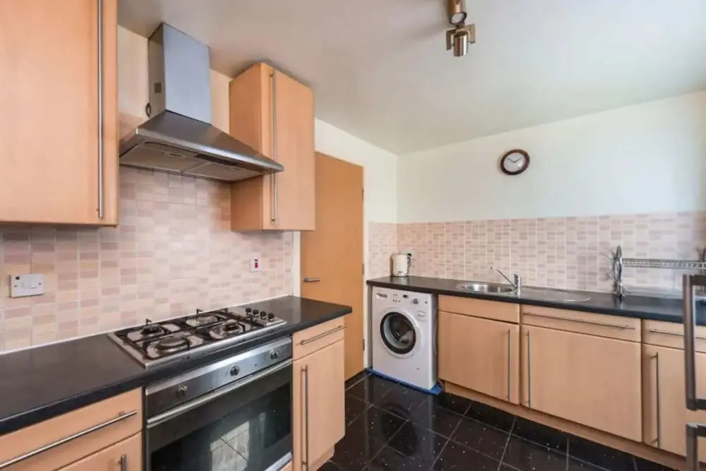 Elegant 4 Bedroom Maisonette Near Wardie Bay