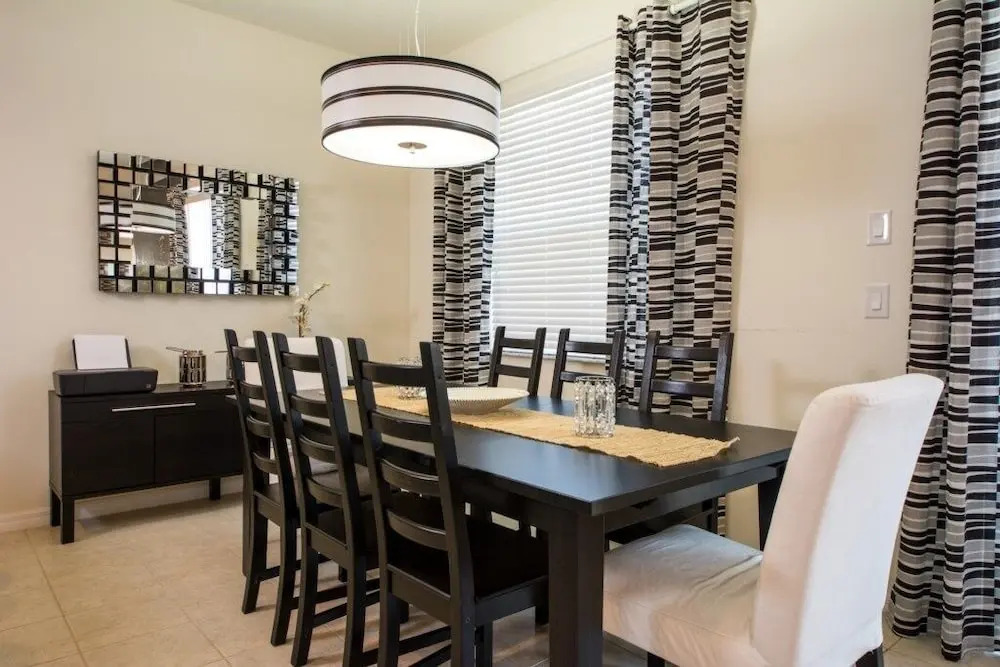 Great Near Theme Parks! Pet Friendly! 4 Bedroom Townhouse