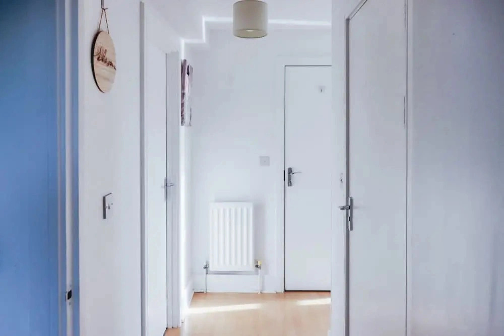 Elizabeth Line Retreat Modern 2BR Flat in Hayes
