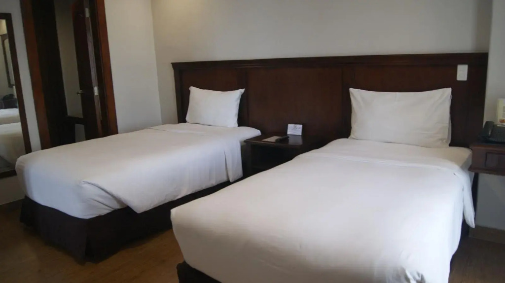 MJ Hotel and Suites