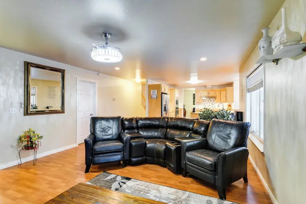 Anchorage Home ~ 8 Mi to Downtown