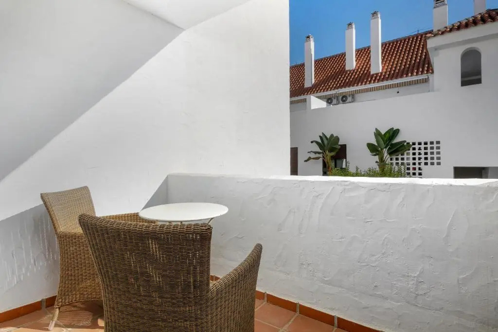 FIVE STAR 3 bedroom Apt in ideal location - RDR237