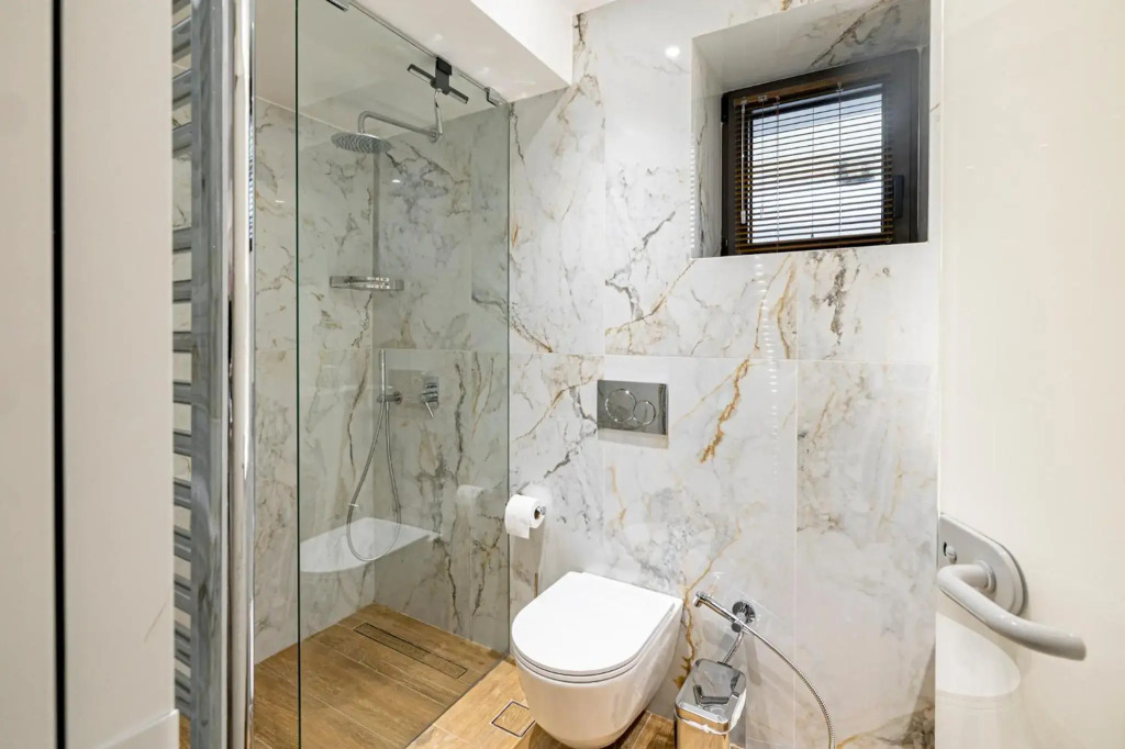 102- HiEndAccomodation-TopLocation