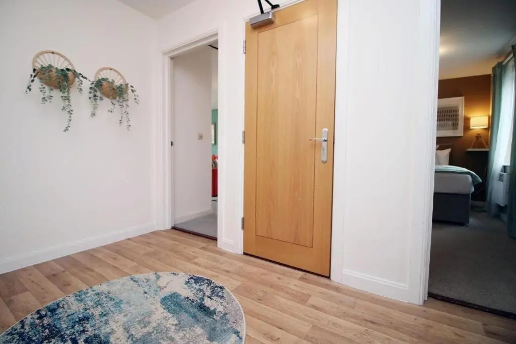 The Observatory by Mia Living 2 bedroom apartment overlooking Swansea Beach with free parking