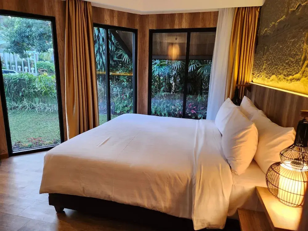 Villa 4-BR Klub Bunga No. 4 Batu Malang
