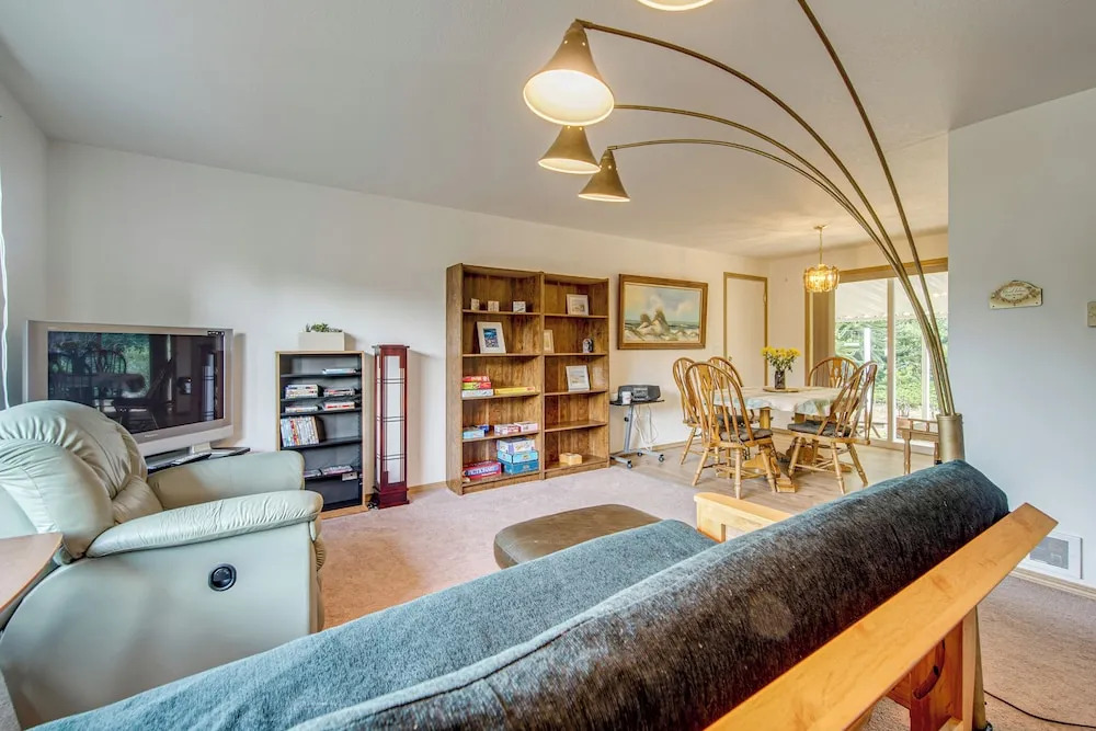 Ocean City Home w/ Fenced Yard: 1 Mi to Beach