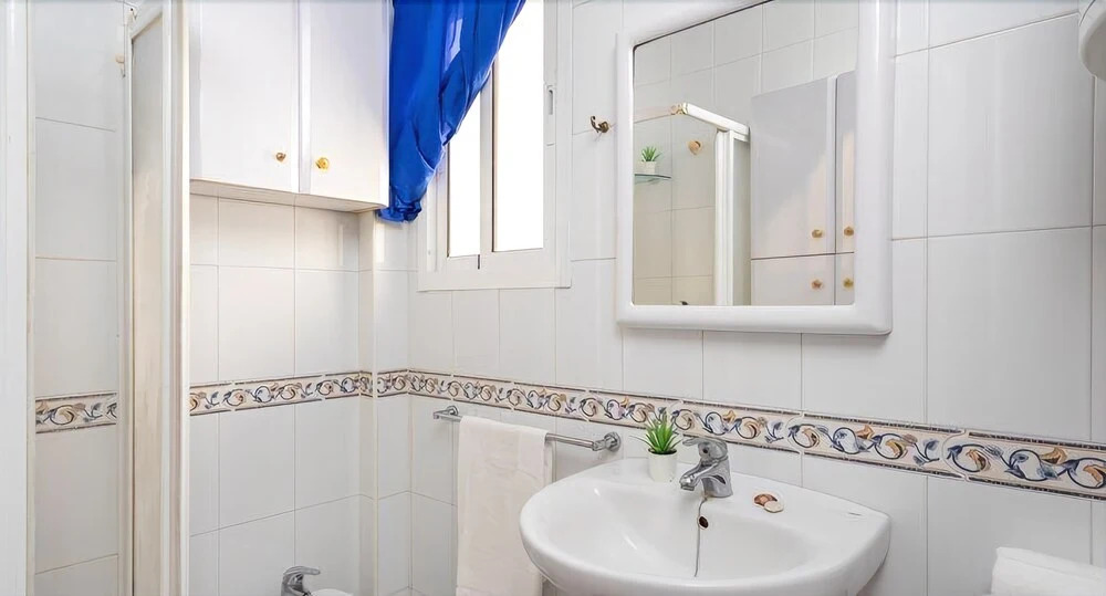 Central Gem Apartment Near the Beach Ref 134