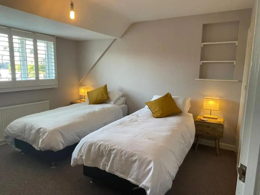 Beautiful, Spacious 4-bed House in Brixham