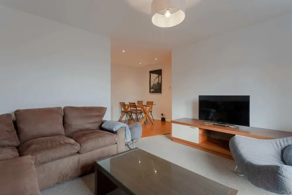 2 Bedroom Apartment In Aldgate East