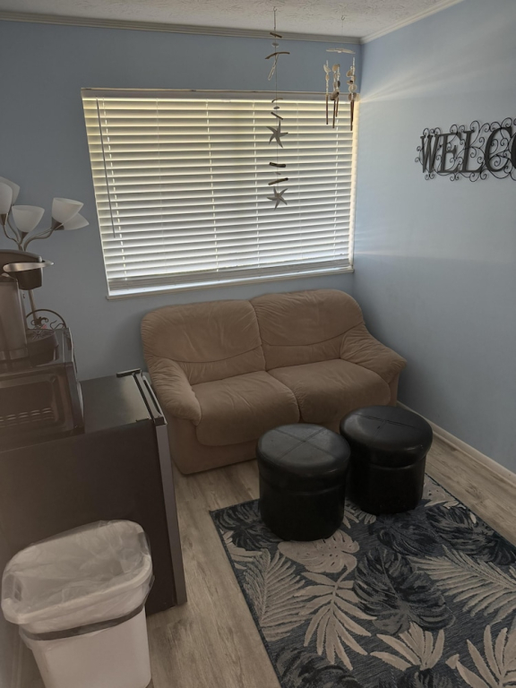 Serene 2-level Home With Wifi & Deck - Walk to Beach, 1 dog Welcome