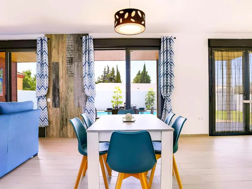 Chalet deluxe con piscina privada barbacoa y AC
