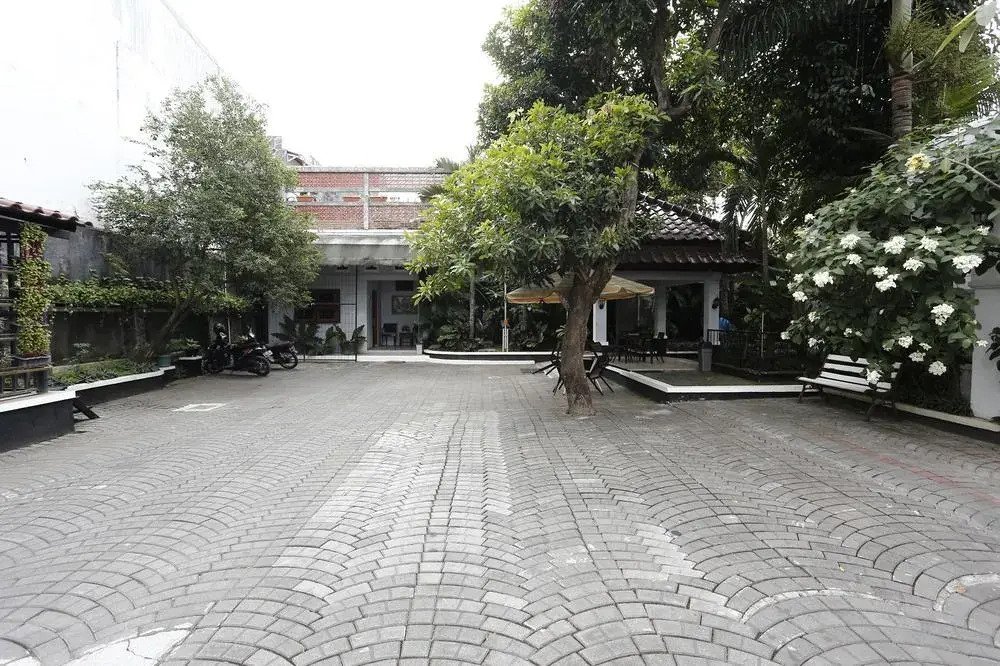 Reddoorz near Lempuyangan Station 2