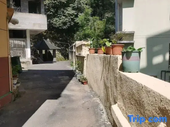 Yichun Yulu Travel Residential Hotel