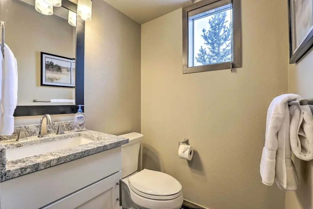8 Mi to Copper Mtn: Sleek Frisco Townhome w/ Views