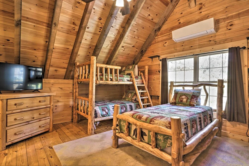 1 Mi to Dtwn Gatlinburg: Cabin w/ Game Room