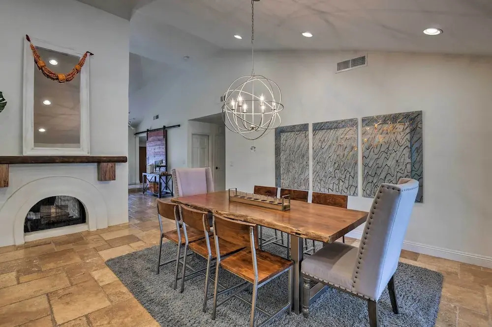 Scottsdale Oasis w/ Outdoor Bar & Pool!