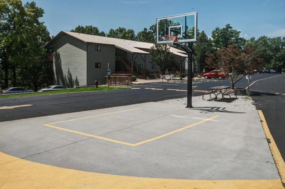 Westcreek Lodge @ Notch-vaulted Ceilings, 2 Pools, Private Lake, 1 Mile to Sdc!