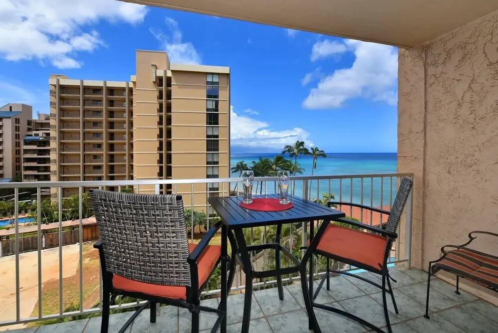 Royal Kahana #617 Studio Bedroom Condo by RedAwning