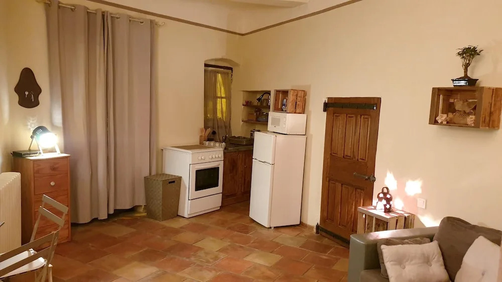 Apartment With one Bedroom in Grambois, With Wifi