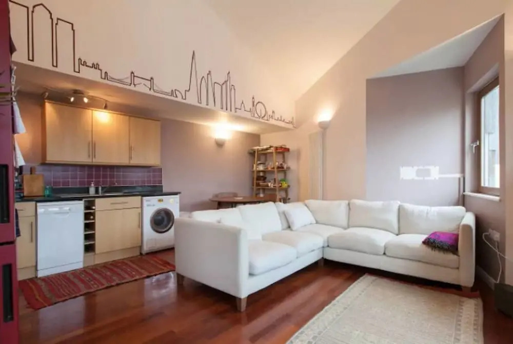 Spacious 2BR Home in Surrey Quays W/terrace