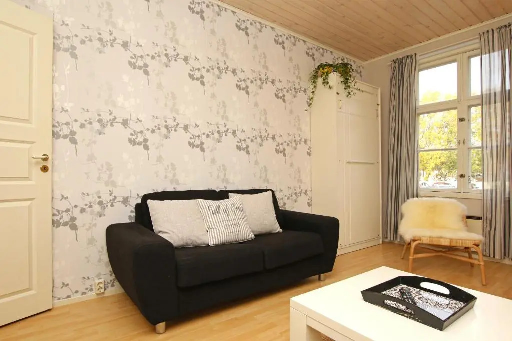 Idyllic central wooden house apartment