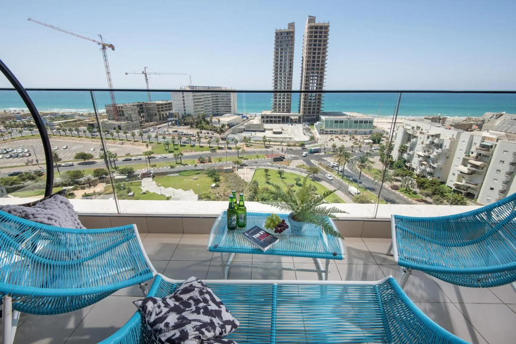 Bat Yam Luxery 4BR Sea View Suite