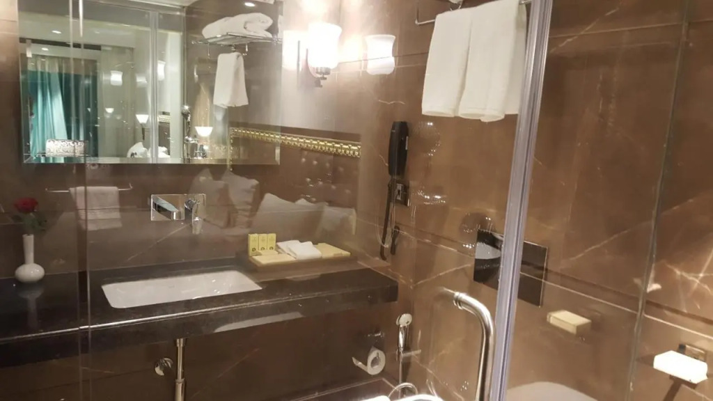 Hotel Peninsula Redpine