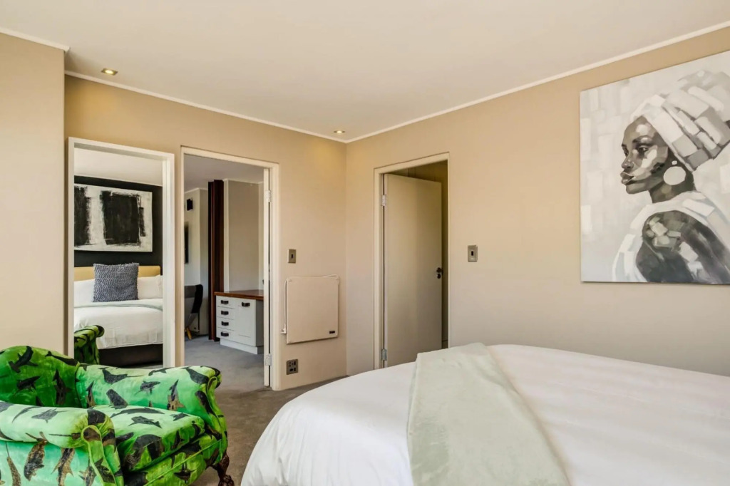 Lovely 1 Bedroom Apartment in Camps Bay