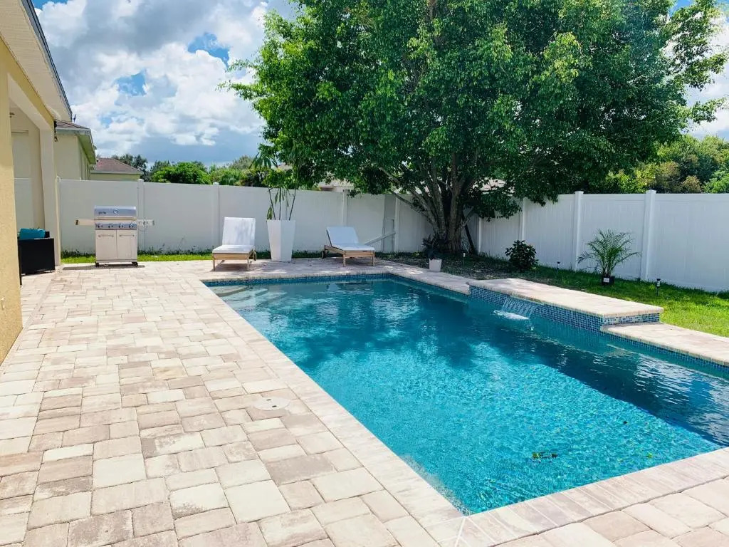 Paradise Heated Pool Home Near IMG and Siesta Key Beach