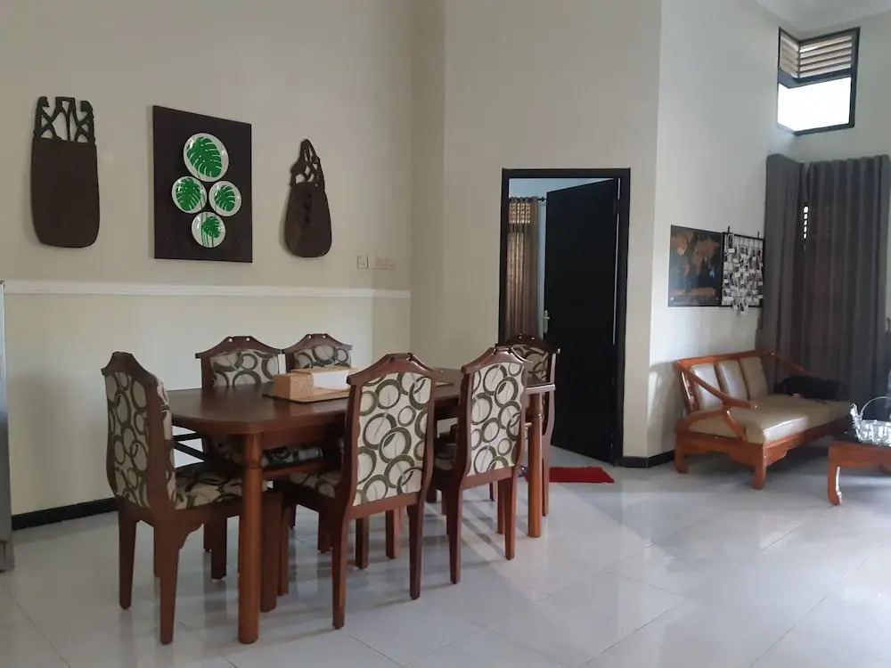 Oyo 2459 Godong Family House