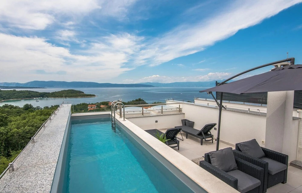 Amazing Home in Njivice With Outdoor Swimming Pool, Wifi and Outdoor Swimming Pool