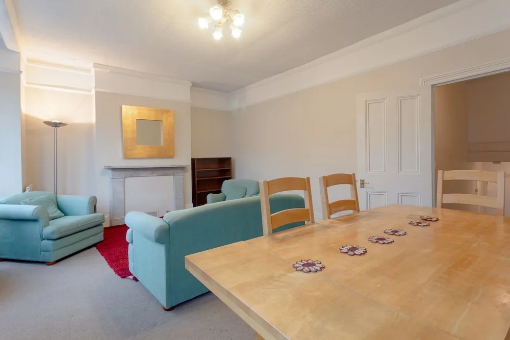 Lovely, Bright 3 Bed with Large Bedrooms