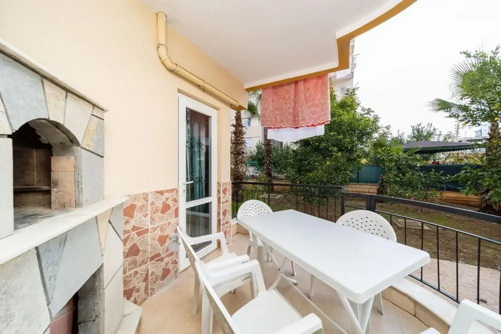 Spacious Flat With Backyard in Muratpasa